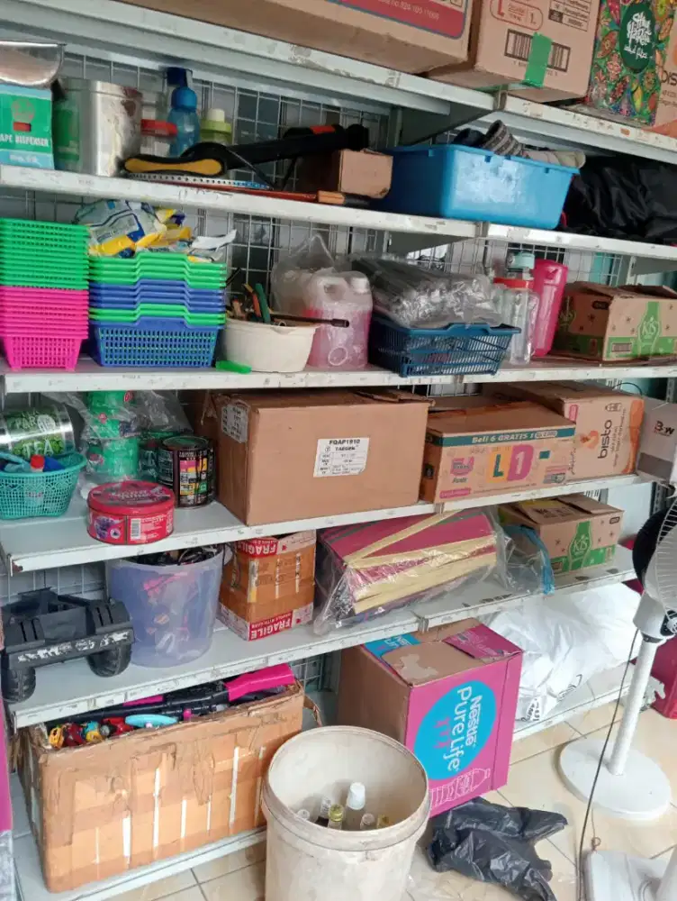 Rak besi mini market
