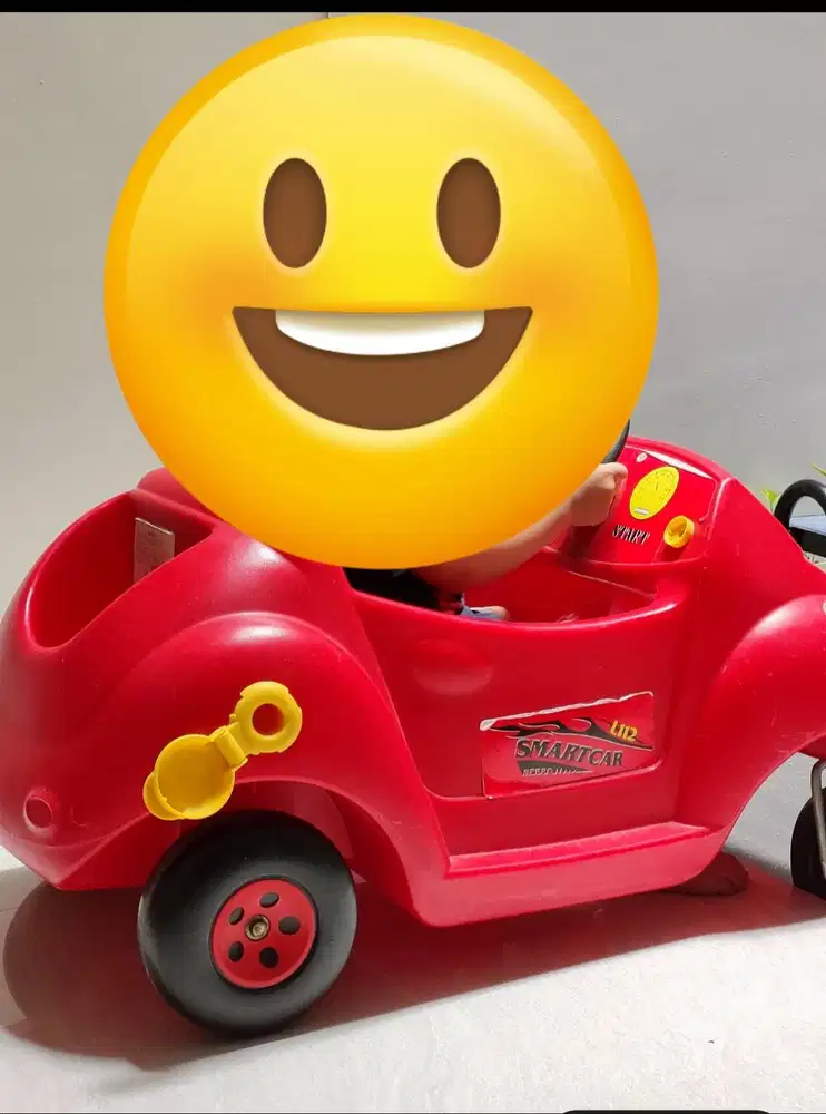 Mobil Merah dgn setir didepannya