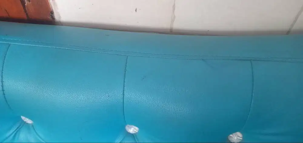 Sofa second model tufted (biru cerah) beserta kursi set L