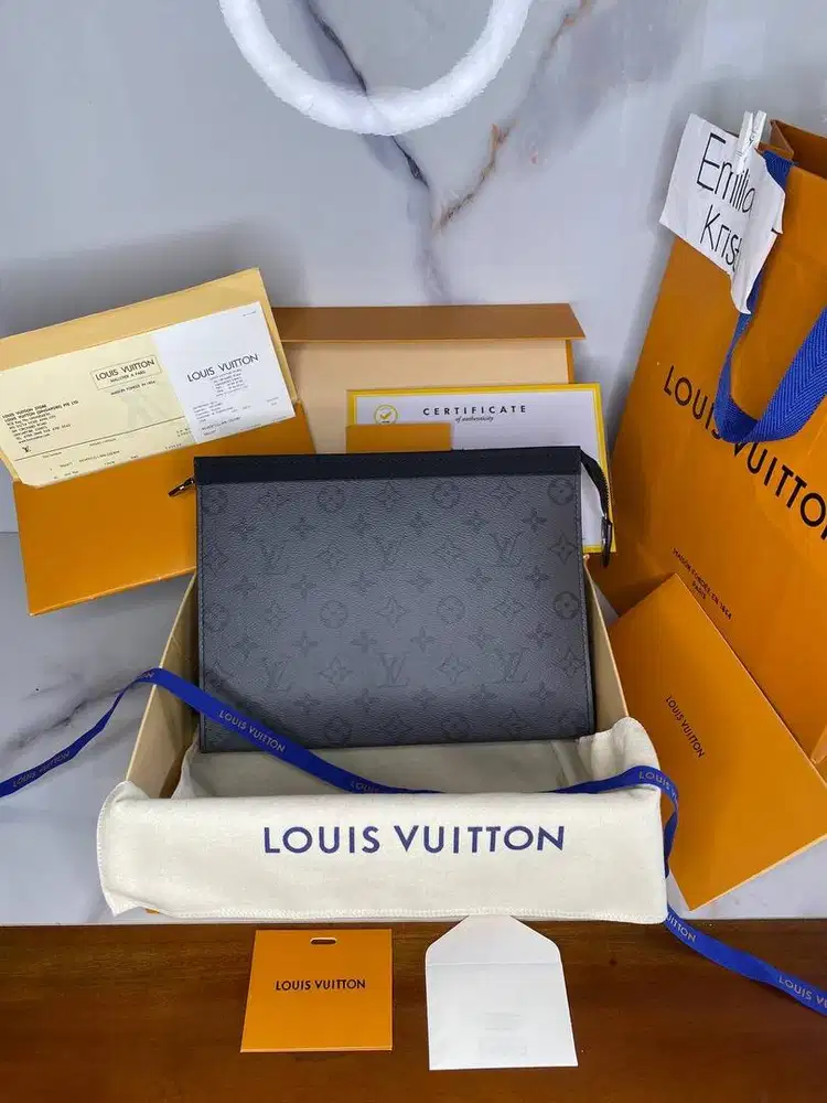 preloved rec 2021 Louis clutch voyage MM Authentic