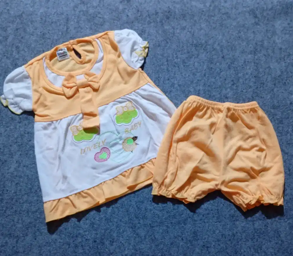 Dress Bayi Motif Ruffle Pita Usia 3-12 Bulan