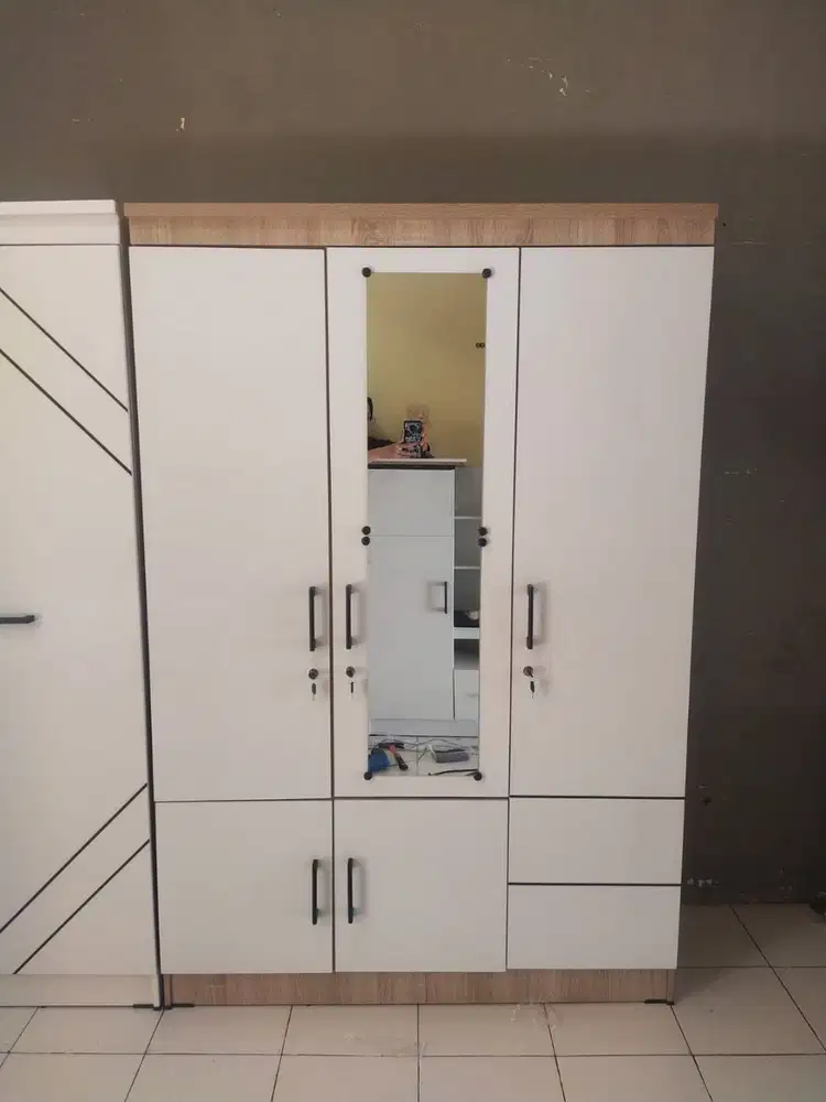 PROMO LEMARI PAKAIAN 3 PINTU BANYAK RAK GANTUNGAN TINGGI SALE TERLARIS