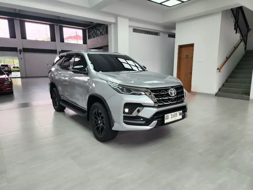 Fortuner VRZ 2.8 GR-S 4x2 A/T 2023 km19rb