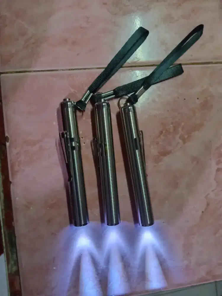 Senter LED fokus untuk menerawang telur