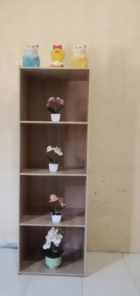 l rak buku / rak pajangan 4 susun