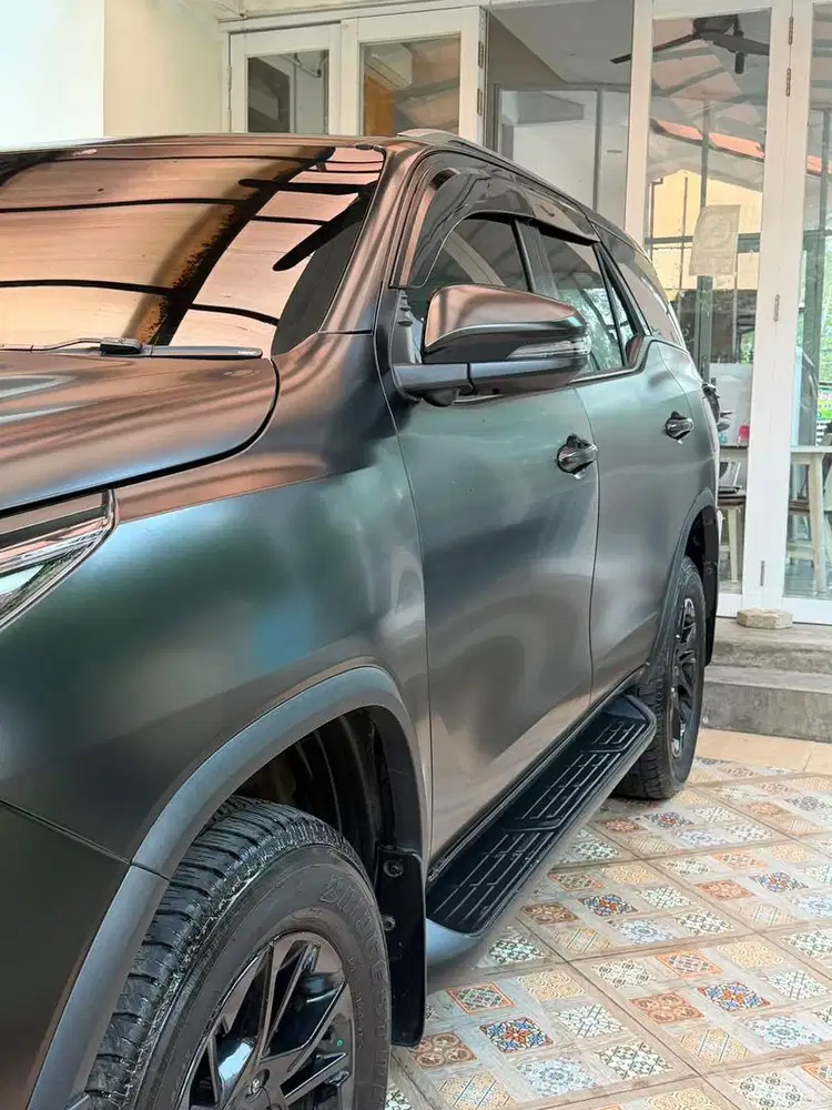 Dijual cepat Fortuner Black!