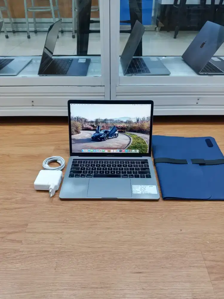Jual Cepat!! Macbook Pro Retina 13 2019 Core i7,RAM 16 GB,SSD 512 GB