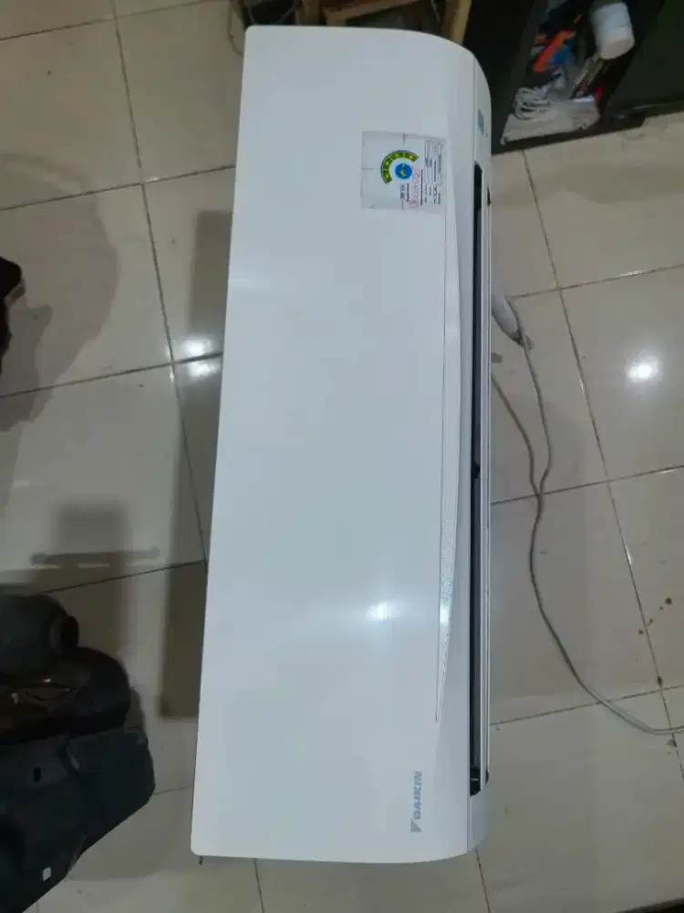AC 1 ½ (satu setengah) PK merk Daikin model/type  ftc rc 35nv14