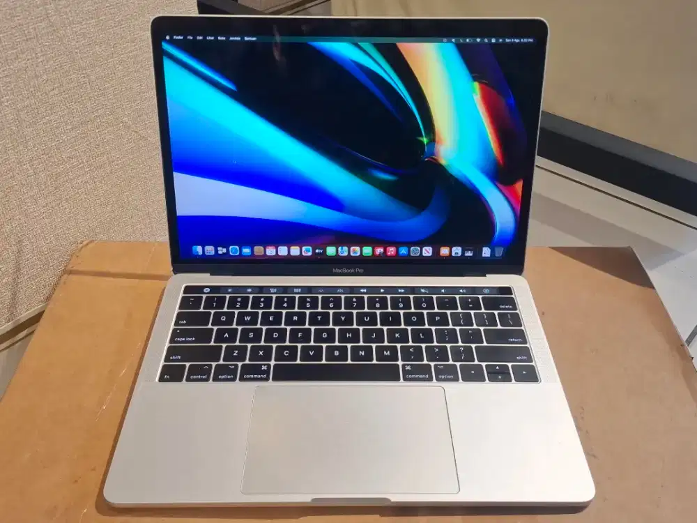 Macbook Pro Toucbar 13-inch 2017,Intel Core I5, Ram 8/256 gb