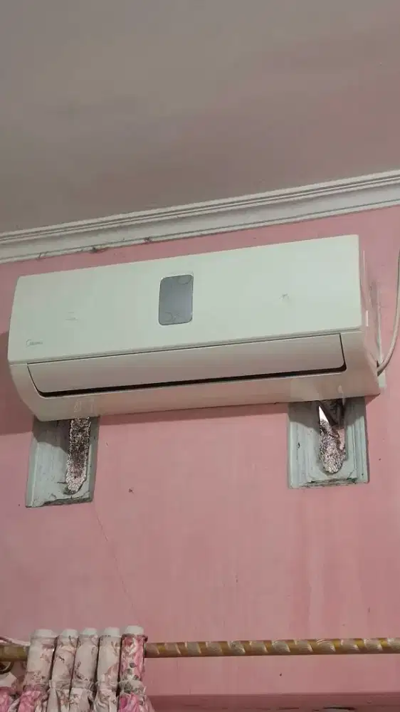Dijual ac bekas merk midea 0,5Pk