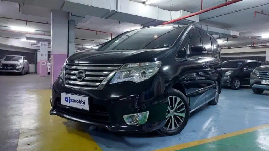 DP Murah Nissan Serena  2.0 Highway Star Bensin-AT 2015 Hitam
