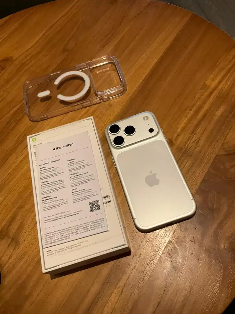 Iphone 17 Pro Silver 256GB iBox garansi aktif oktober 26