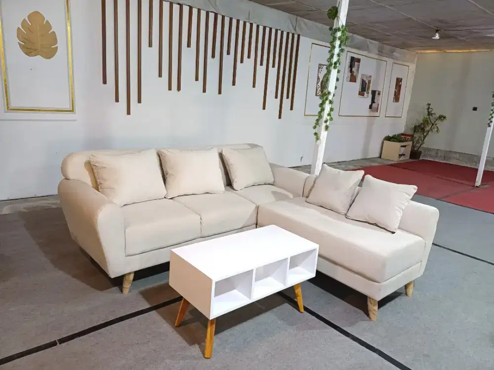 Sofa L putus cream, free meja