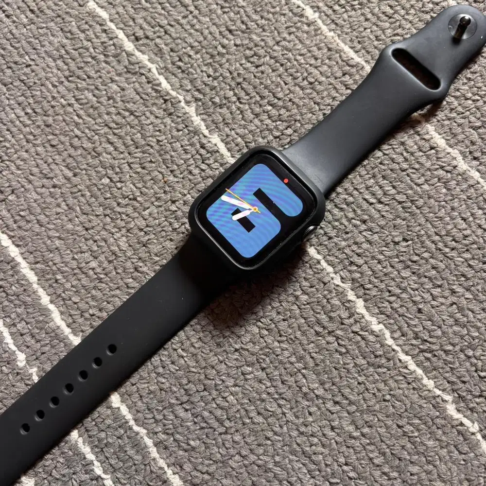 Preloved Apple Watch SE 40mm