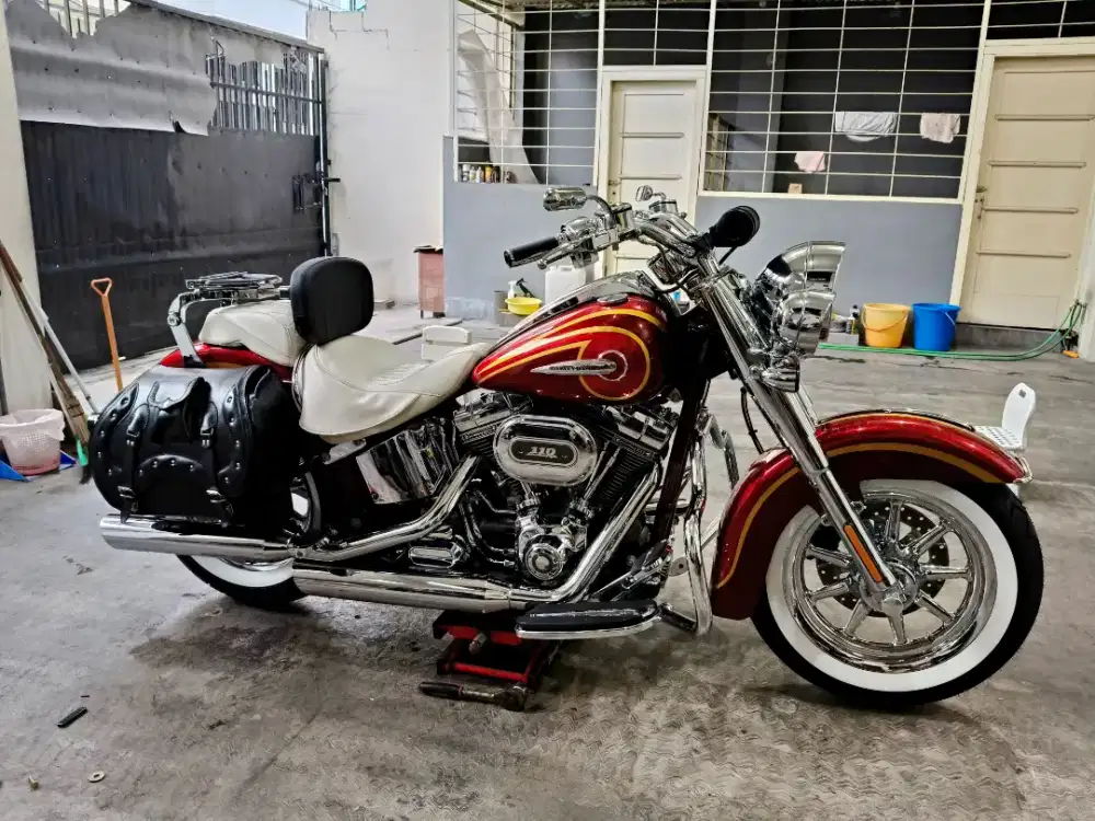 FOR SALE HD SOFTAIL DELUXE CVO TH 2014 UNIT LANGKA KONDISI ISTIMEWA