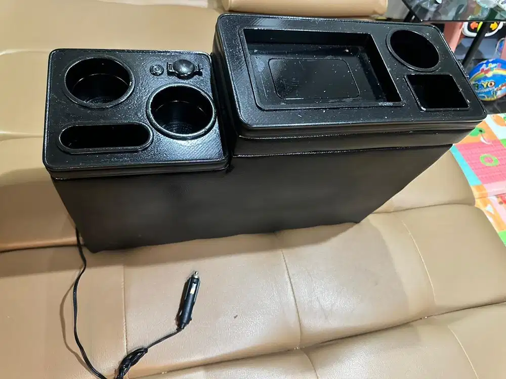 Tempat penyimpanan mobil, eks voxy