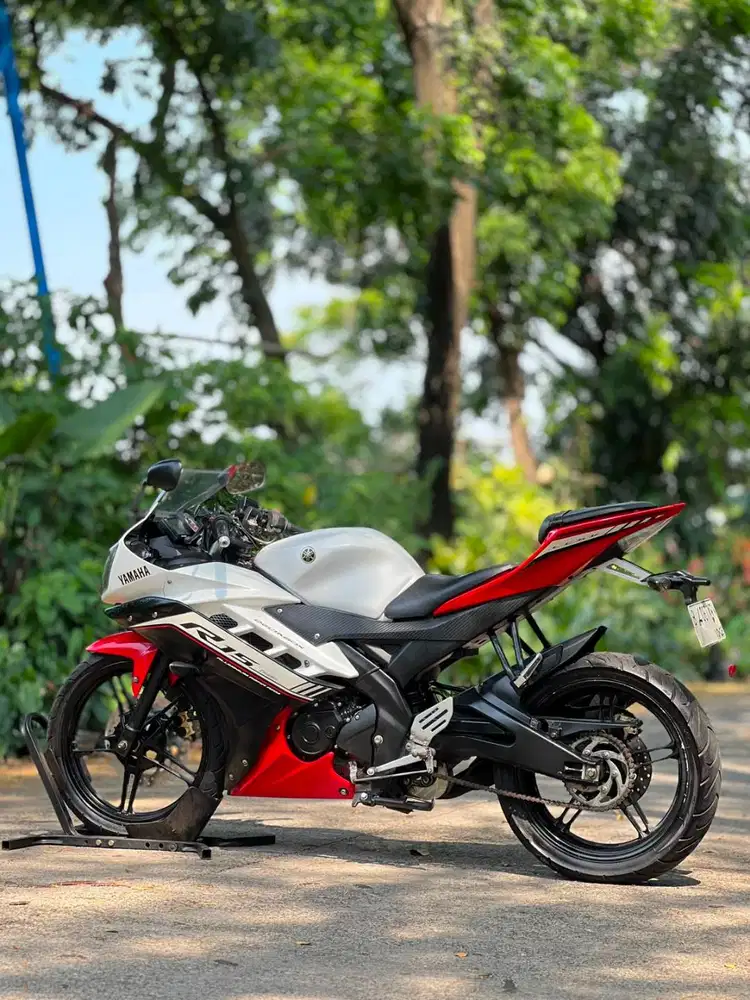 YAMAHA R15 V2 2017 MERAH PUTIH KM LOW PAJAK ON SIAP GASPOL