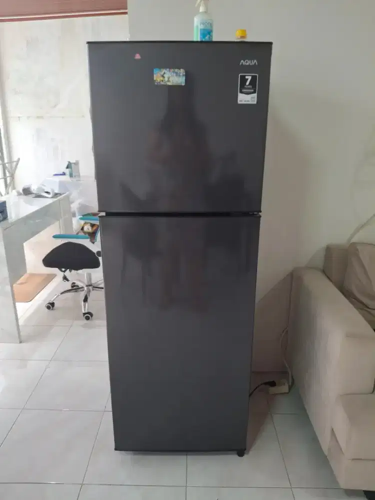 Kulkas 2 pintu merk aqua