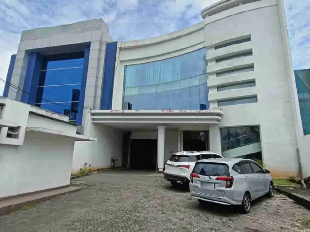 Jual Sewa Gedung 3 LantaiTengah Kota Di Jalan Pandanaran Simpang Lima Semarang Parkiran Luas