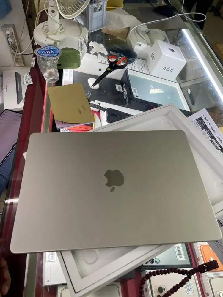 Macbook Air M3 (2024) 15-inch 8gb | 256Gb resmi ibox | bekas