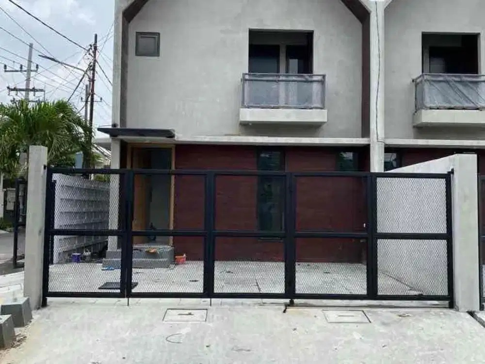 Baru Gress‼ jual Rumah model  Scandinavian di Kutisari Indah Surabaya

Row 3.5 mobil