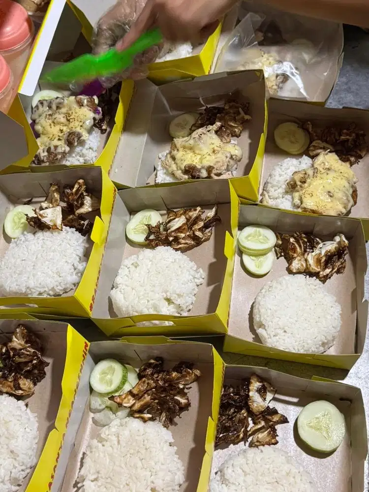 Pekerja Ayam Geybok Bang Jarwo Cabang Pejaten