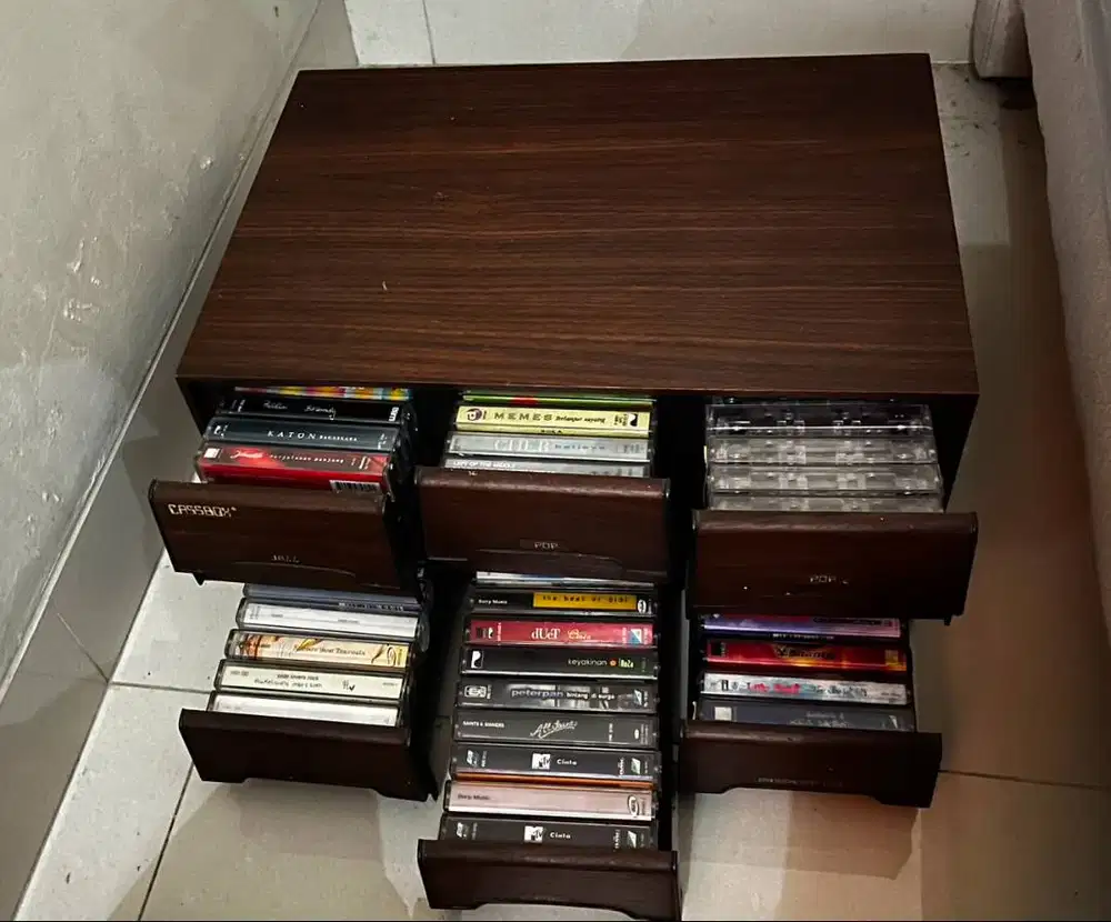 Rak Kaset Vintage Kayu + Koleksi Kaset Jadul (Paket) | Drawer box