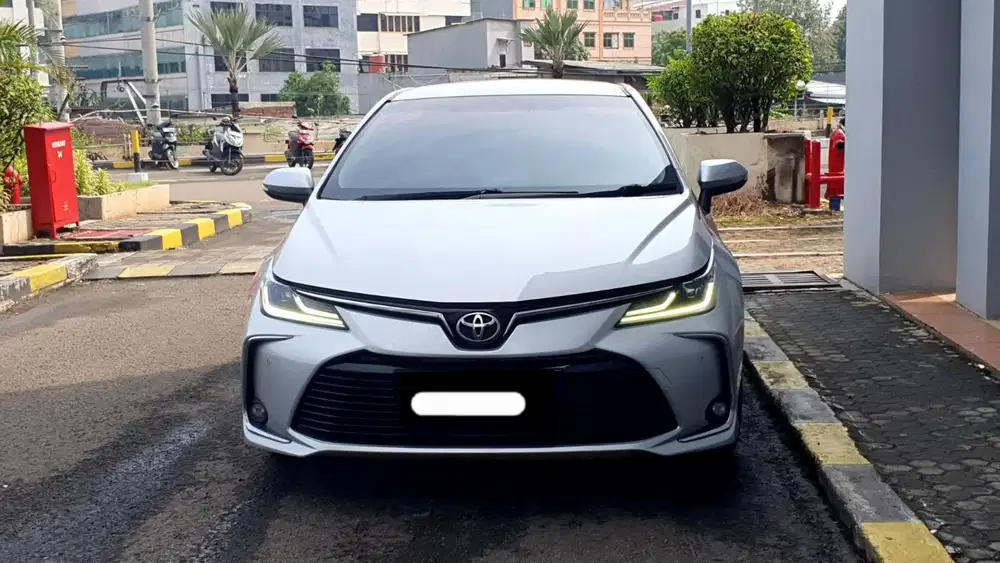 Km 46rb toyota corolla altis v matic 2021 silver