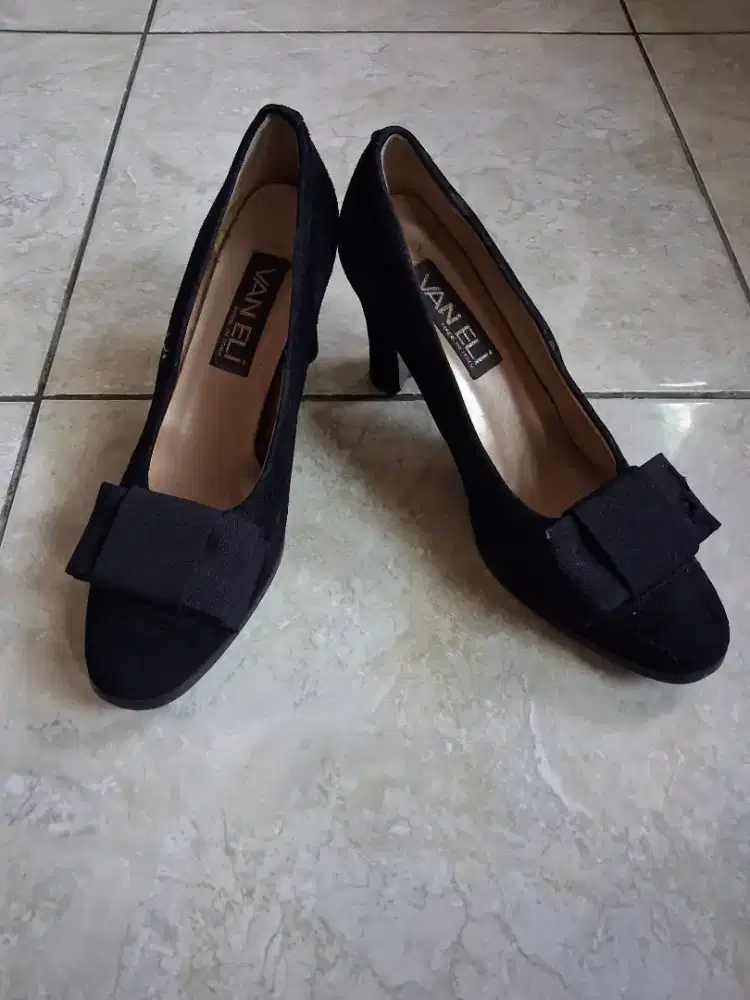 Sepatu hak tahu