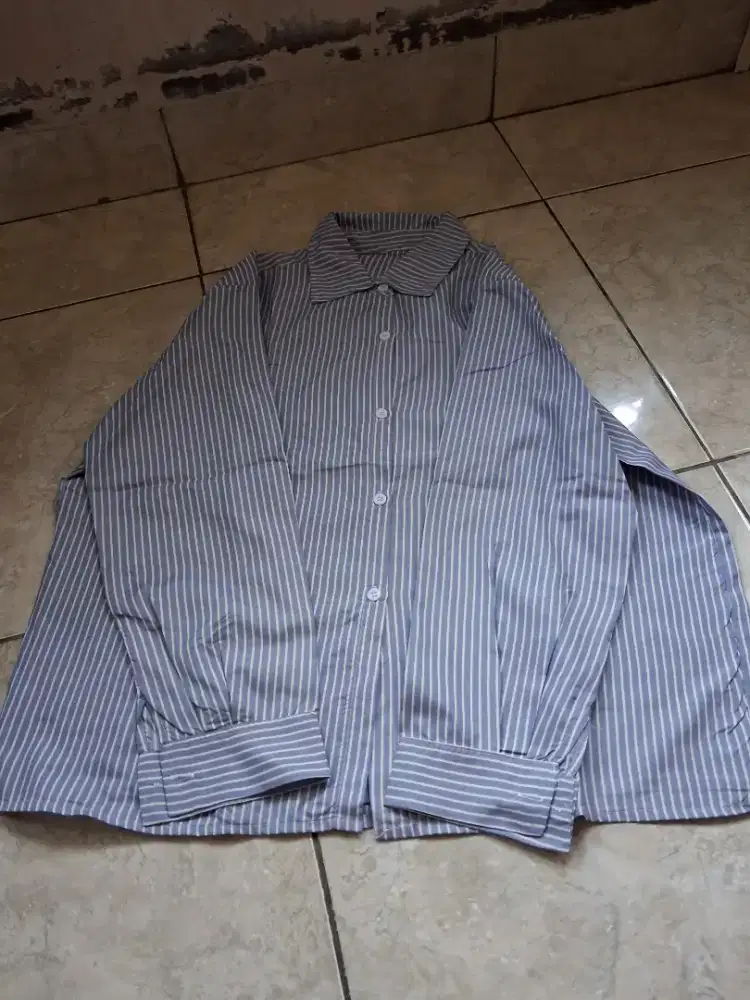 Baju atasan wanita