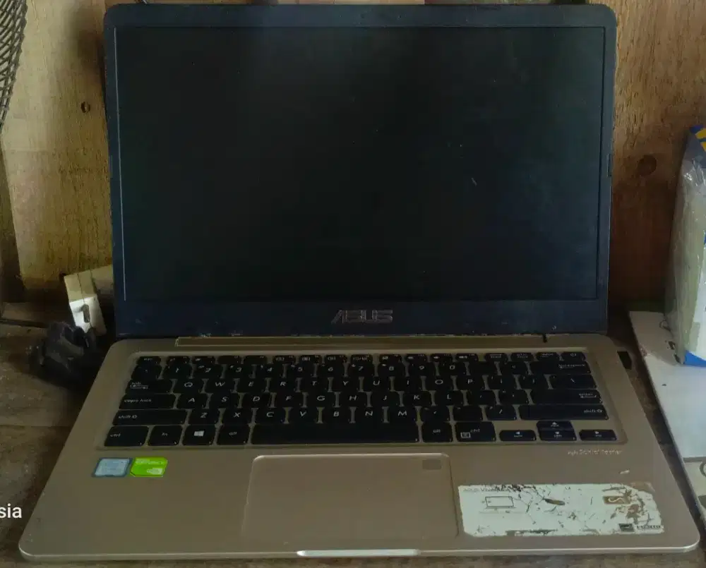 Laptop asus vivobook A411U