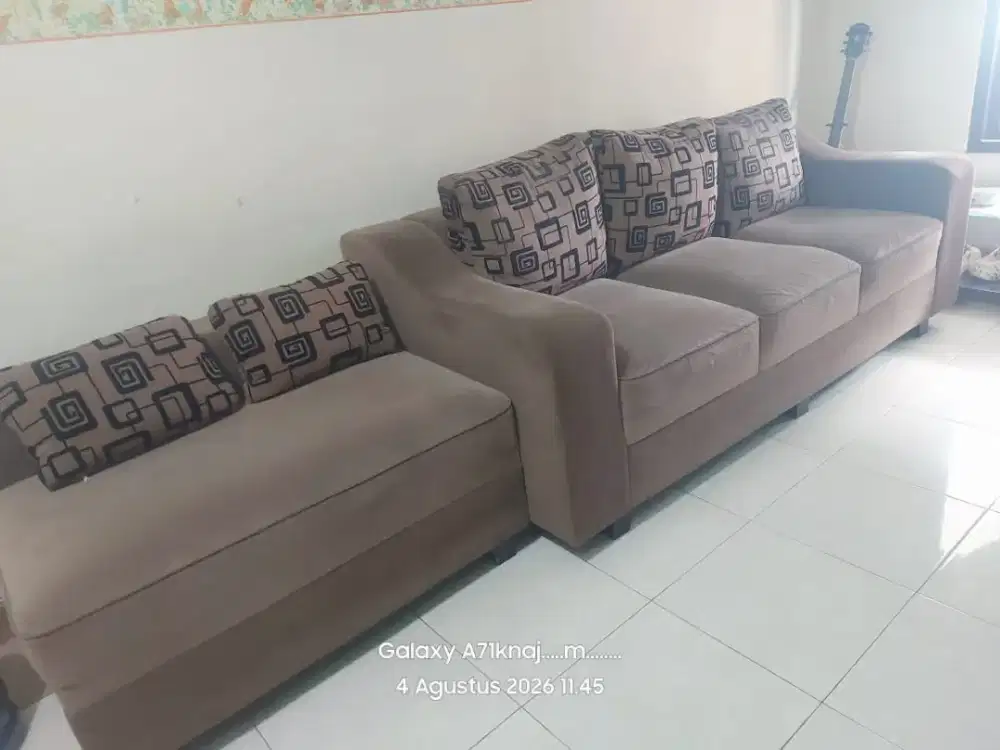 Sofa Minimalis dan meja