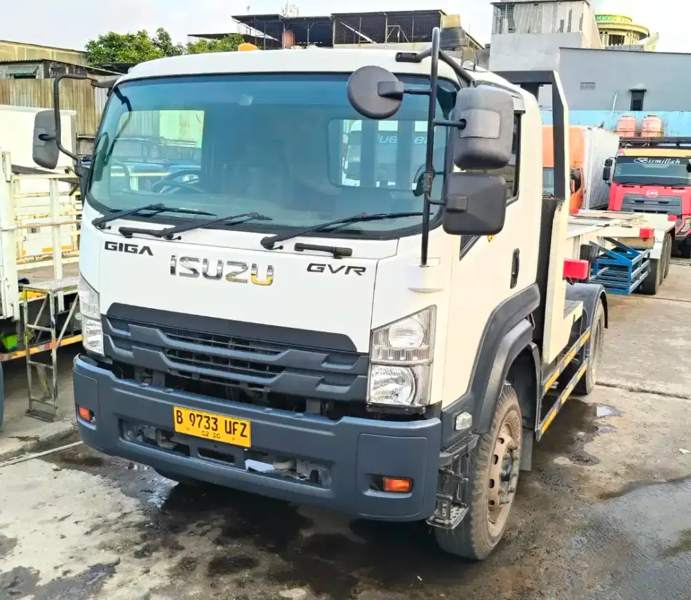 Isuzu Giga GVR Engkel 4x2 Tracktor head + buntut Trailer BARU 2024