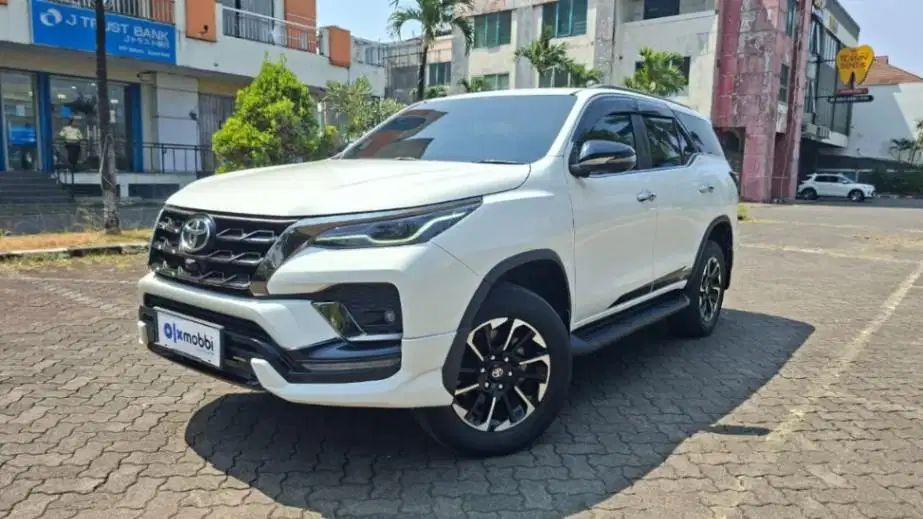 Garansi 1 Th - Toyota Fortuner 2.8 4x2 GR Sport DSL Solar AT 2022