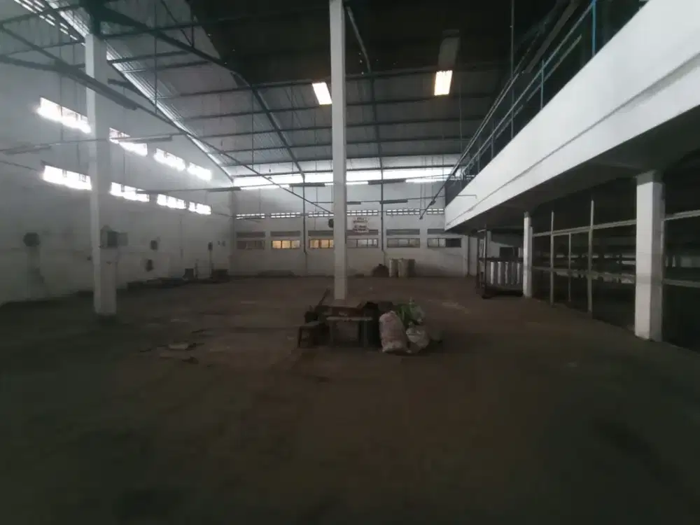 GUDANG NOL JALAN RAYA KLETEK SIDOARJO, Ada kantor 2 lantai Bentuk tanah gentong  Listrik 165.000 watt Hadap Selatan