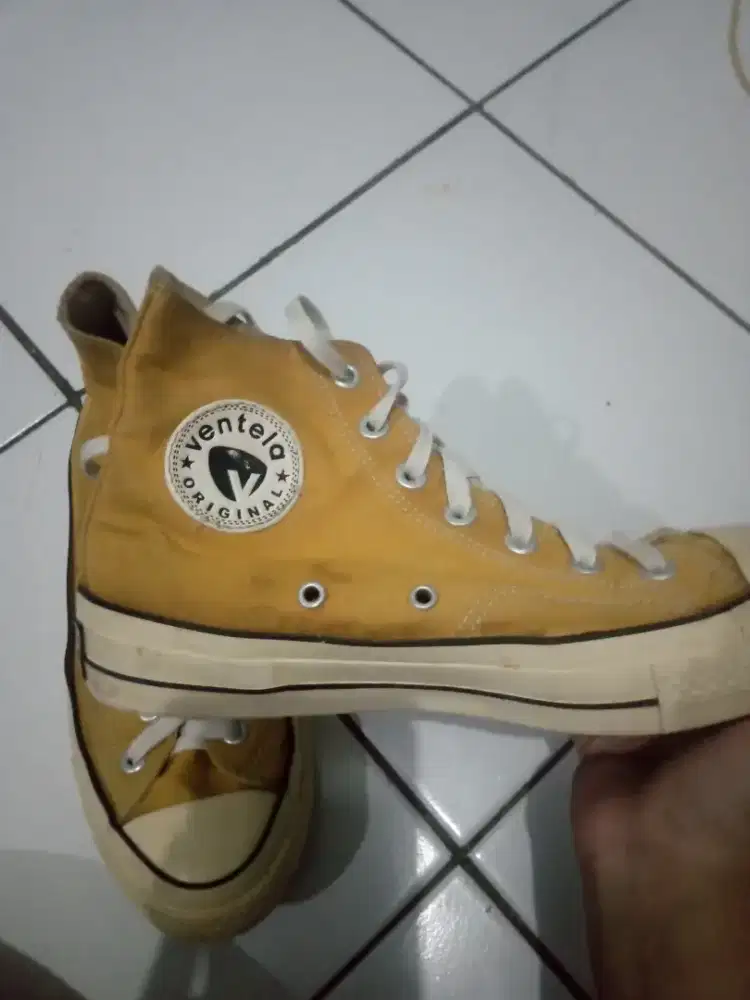jual sepatu bekas bagi yang mau aja