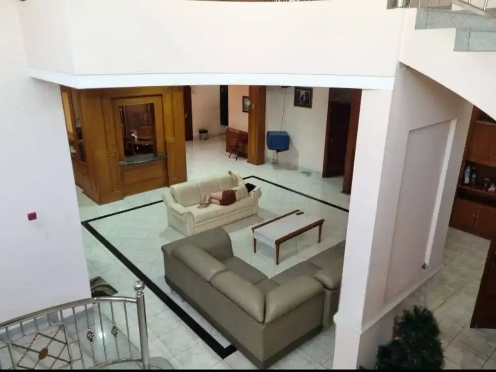 Dijual Rumah Hook, 2 Lantai, Bagus & Strategis, Pakuwon Indah, Surabaya