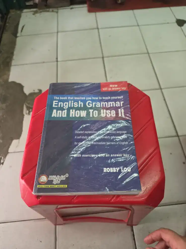 English Grammar And How To Use With Exercises and an answer key Robby