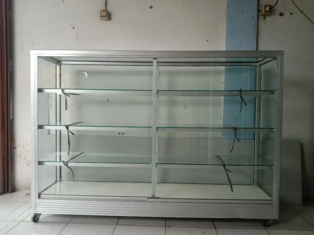 Kaca etalase second