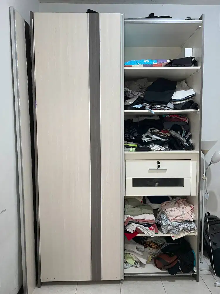 Lemari Bekas Second - Custom Design Interior