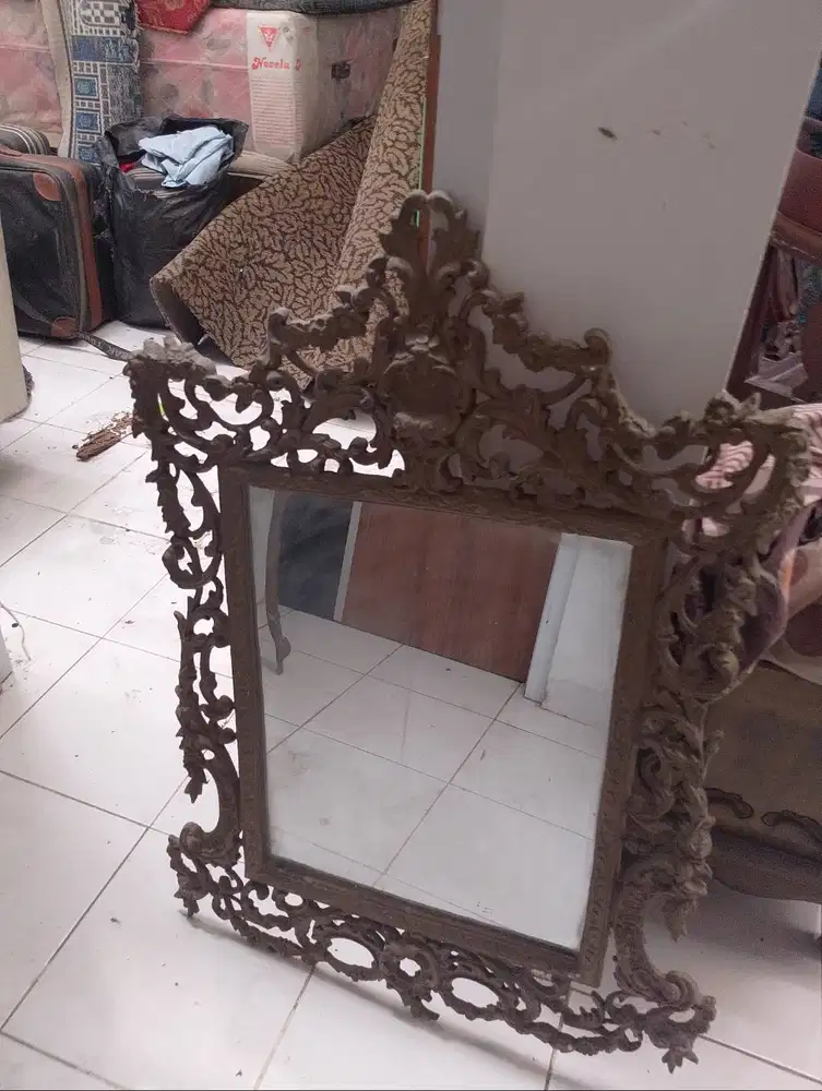Meja rias marmer