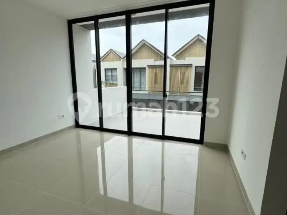Disewakan Rumah 3 Lantai Unfurnished di Osaka Residence