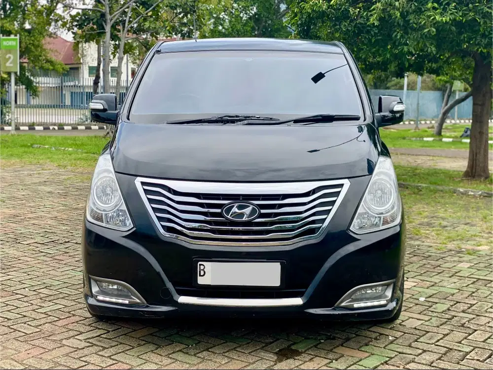 HYUNDAI H-1 ROYALE DIESEL AT 2015 HITAM