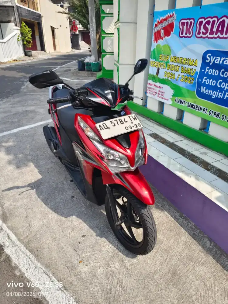 Vario kzr warna merah