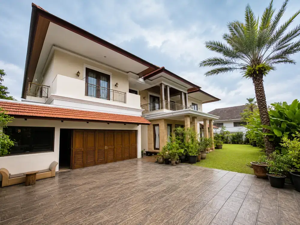 Rumah Mewah dengan Kolam Renang di Cipedak, Jagakarsa - Jakarta Selatan