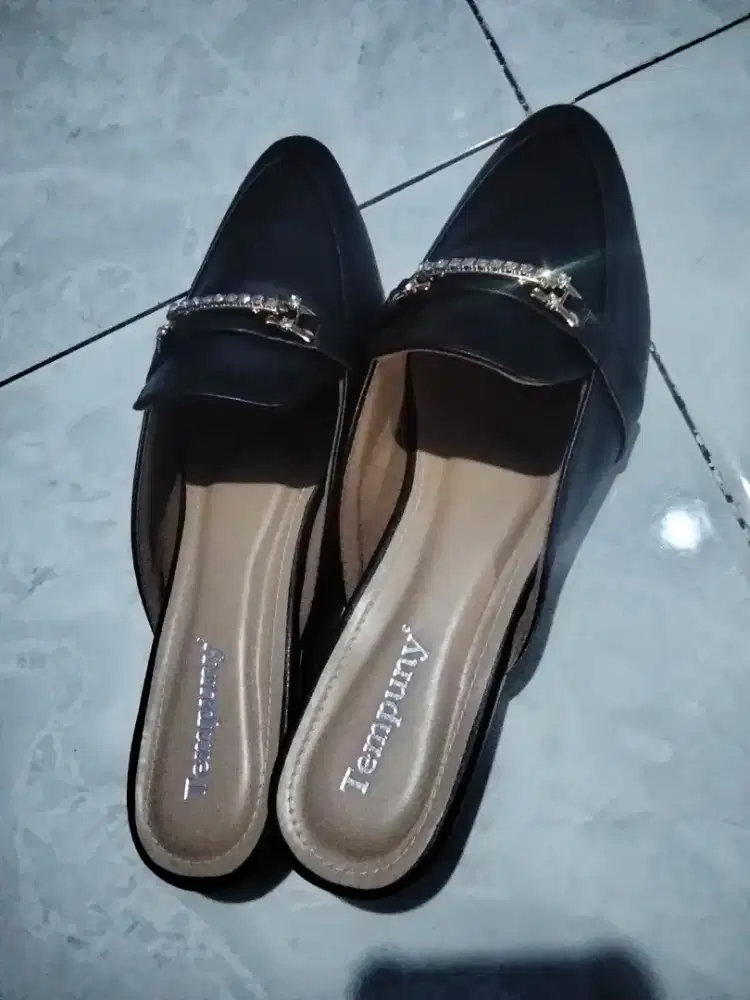 Sendal cewek hitam
