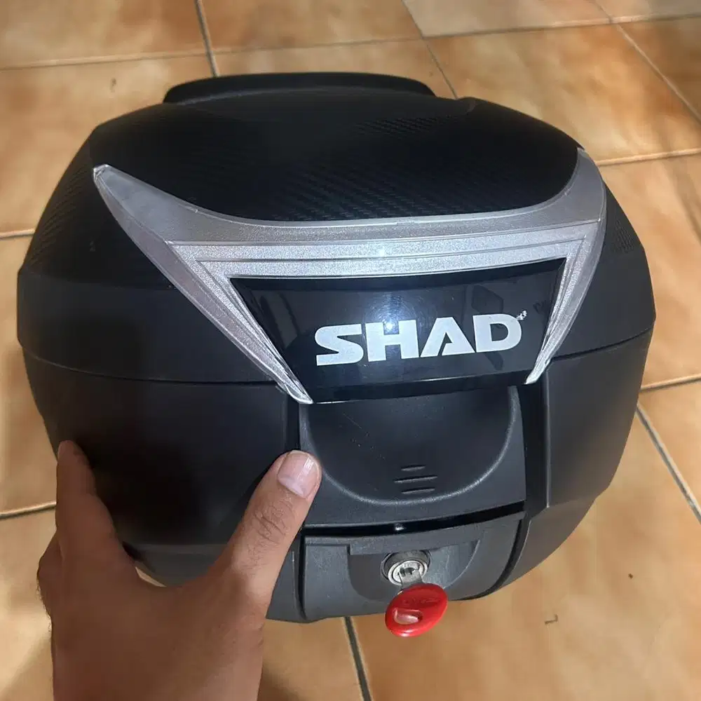 Box Motor Shad 34 Carbon dengan backrest Gress mulus