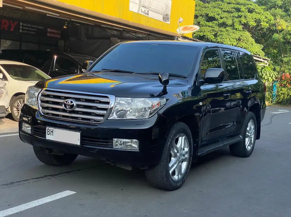 TOYOTA LAND CRUISER 200 V8 DIESEL AT 2010 HITAM