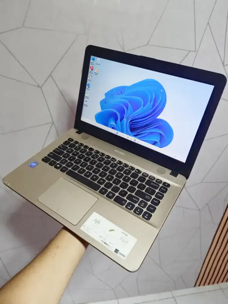 Asus Ram 4Gb / Penyimpanan 1000Gb