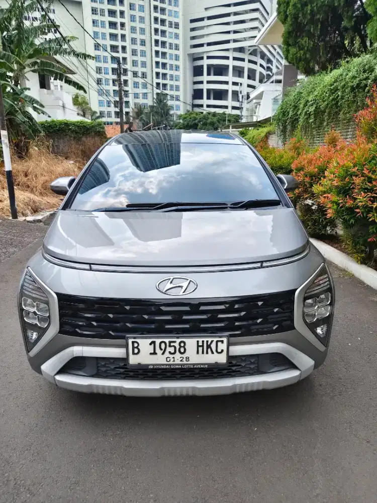 Dijual Hyundai Stargazer 2022 Prime AT Captain Seat Two Tone